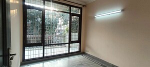Room in 3 BHK Builder Floor at Unitech South City 1, South City 1 – for Rent