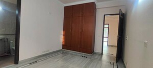 Room in 3 BHK Builder Floor at Unitech South City 1, South City 1 – for Rent