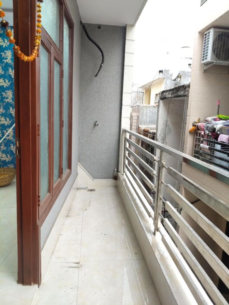 Balcony, govindpuri 3 Bedroom 900 Sq.Ft. Builder Floor In Govindpuri Delhi 10172293