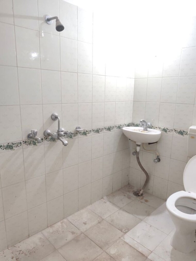 Bathroom, shalimar-the-chalets 3 Bedroom 2500 Sq.Ft. Independent House In Gomti Nagar Lucknow 10172311