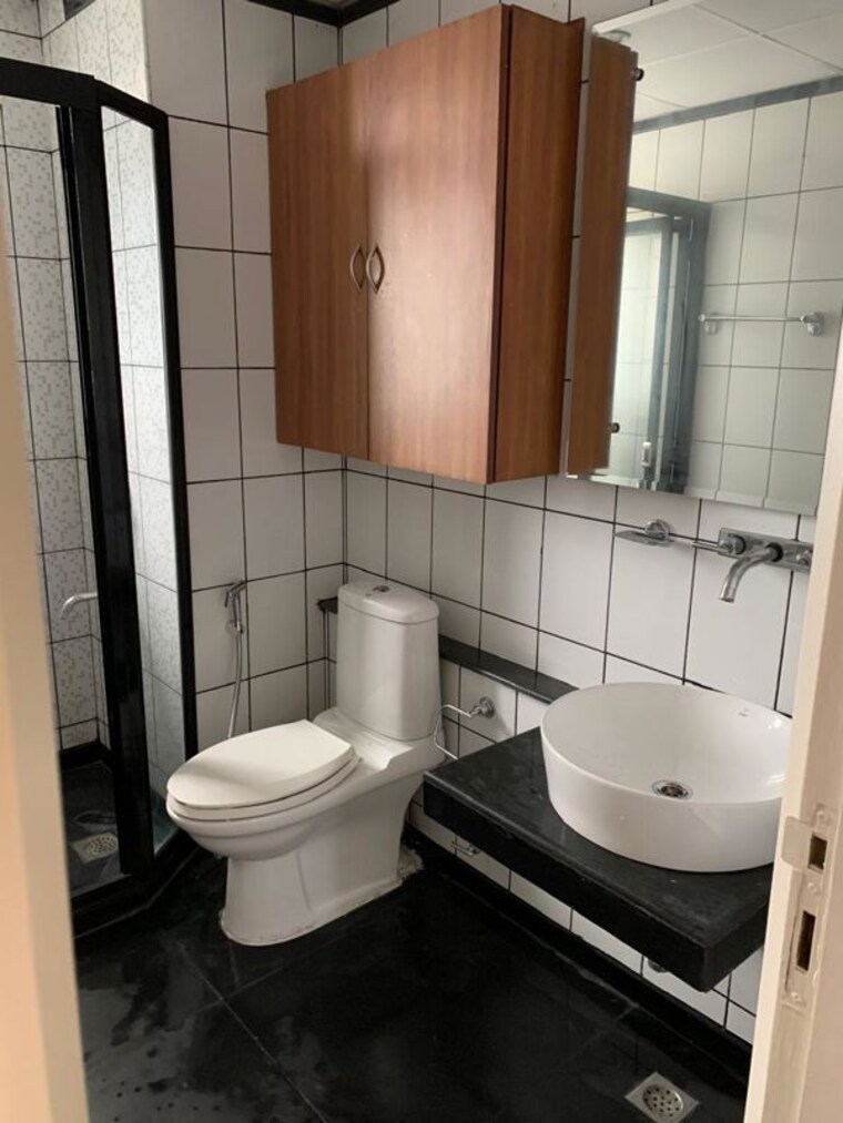Bathroom, unitech-uniworld-gardens 3 Bedroom 2100 Sq.Ft. Builder Floor In Sector 47 Gurgaon 10172319