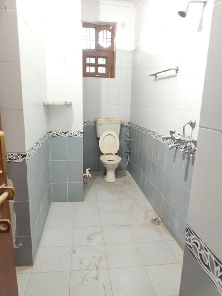 Bathroom, sharda-apartment 3 Bedroom 3200 Sq.Ft. Independent House In Gomti Nagar Lucknow 10172326