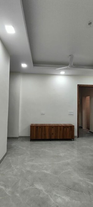 Room in 2 BHK Builder Floor at Sector 40 – for Rent