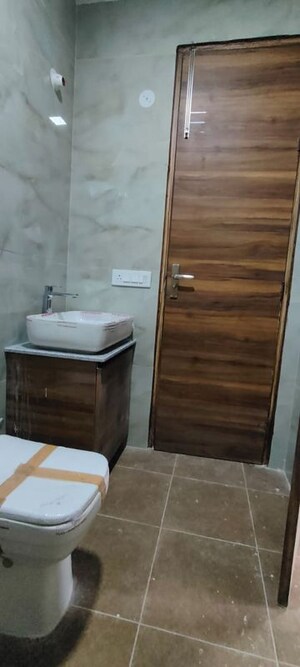 Bathroom in 2 BHK Builder Floor at Sector 40 – for Rent