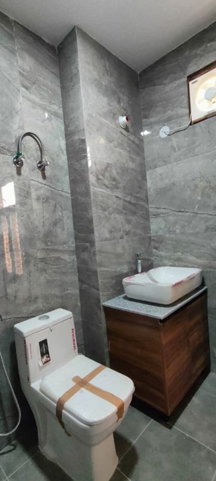 Bathroom, sector 40 2 Bedroom 1500 Sq.Ft. Builder Floor In Sector 40 Gurgaon 10172335