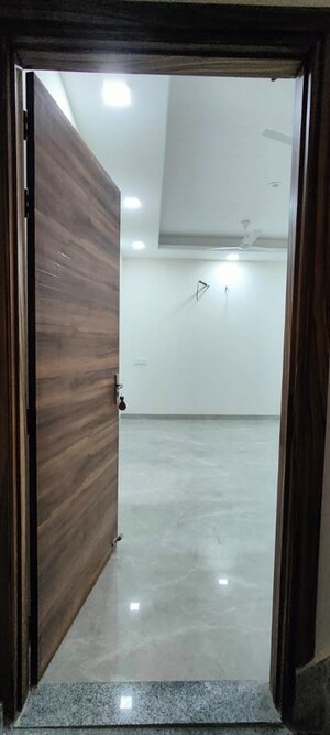 Room in 2 BHK Builder Floor at Sector 40 – for Rent