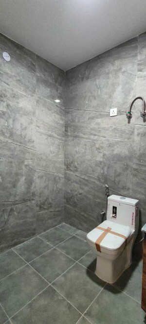 Bathroom in 2 BHK Builder Floor at Sector 40 – for Rent