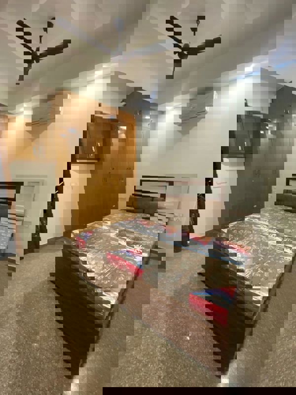 2 BHK + Pooja Room,Servant Room 1200 Sq.Ft. Builder Floor in Malibu Shopping Arcade