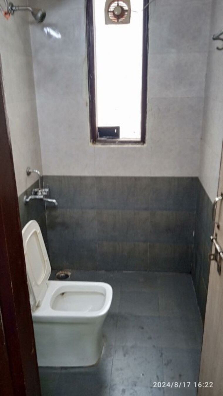 Bathroom, vipul-square 1 RK 440 Sq.Ft. Builder Floor In Sushant Lok I Gurgaon 10172343