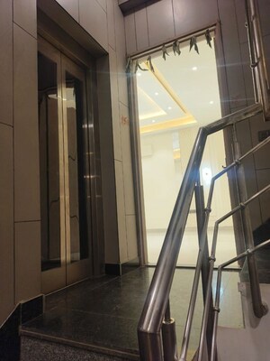 Building Lobby in 3 BHK Builder Floor at Unitech Greenwood City Apartment, Sector 45 – for Rent