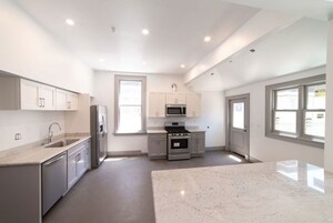 Living Room in 3 BHK Apartment at Veena Crest, Andheri West – for Rent