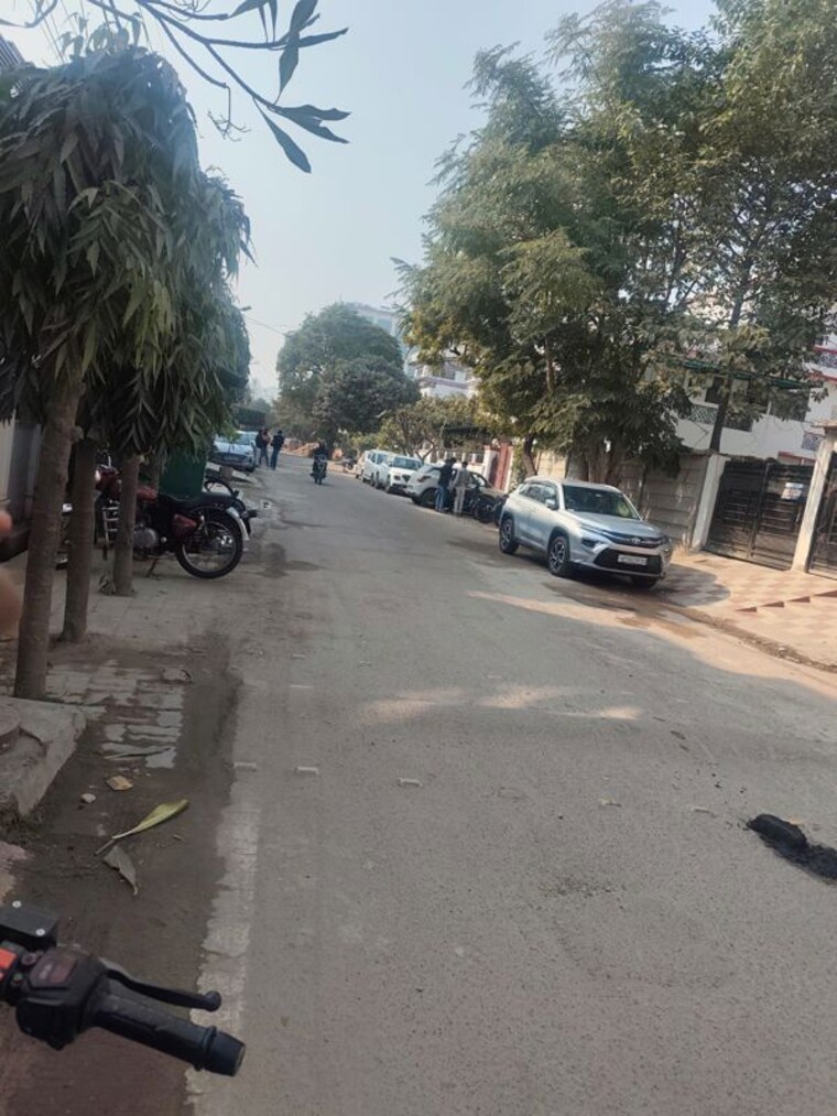  Parking, maa-shaarda-complex 4 Bedroom 3000 Sq.Ft. Independent House In Vikas Nagar Lucknow 10172440
