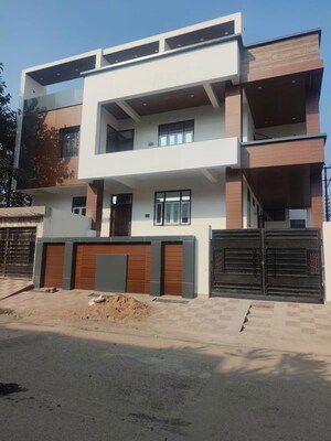 4 BHK Independent House For Rent in Maa Shaarda Complex, Vikas Nagar