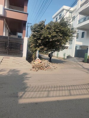 5 BHK Independent House – Exterior View View at Maa Shaarda Complex, Vikas Nagar - for Rent