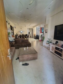 3 BHK + Pooja Room,Extra Room Builder Floor For Rent in South City 2