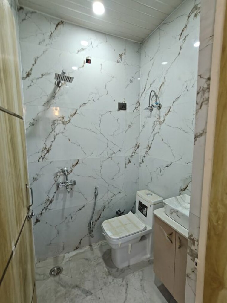 Bathroom, niti khand i 2 Bedroom 960 Sq.Ft. Builder Floor In Niti Khand I Ghaziabad 10172493