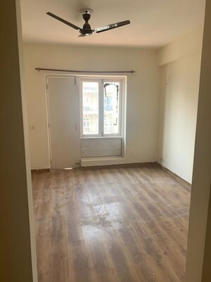 Room in 3 BHK Apartment at Shiv Sai Ozone Park, Sector 86 – for Sale