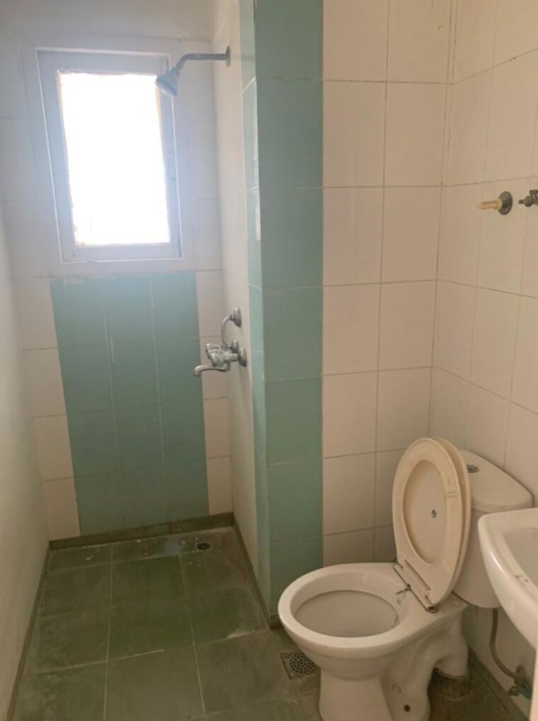 Bathroom, shiv-sai-ozone-park 3 Bedroom 1480 Sq.Ft. Apartment In Sector 86 Faridabad 10172431