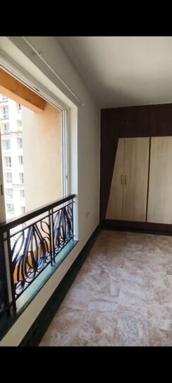 2 BHK Apartment For Rent in Hiranandani Meadows