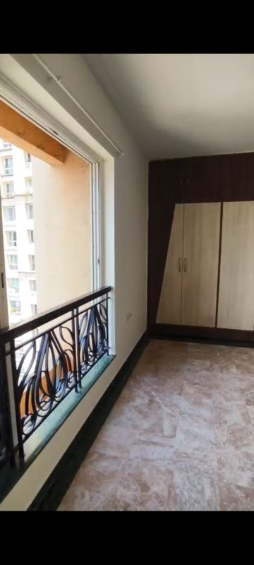 2 BHK Apartment For Rent in Hiranandani Meadows