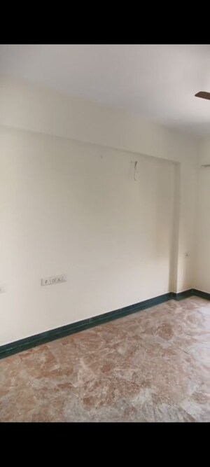 Room in 2 BHK Apartment at Hiranandani Meadows, Manpada – for Rent