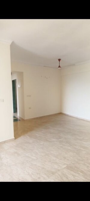 Room in 2 BHK Apartment at Hiranandani Meadows, Manpada – for Rent