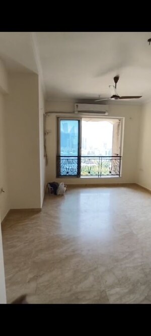 Room in 2 BHK Apartment at Hiranandani Meadows, Manpada – for Rent