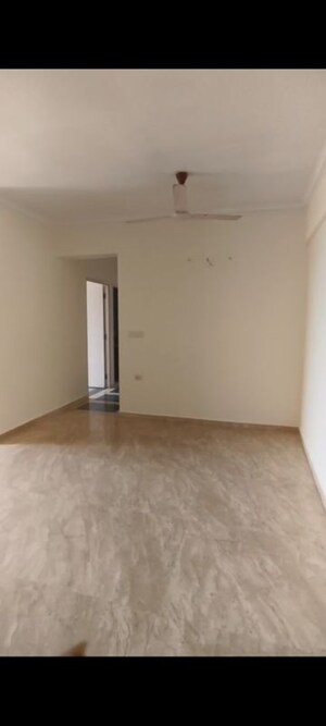 Room in 2 BHK Apartment at Hiranandani Meadows, Manpada – for Rent
