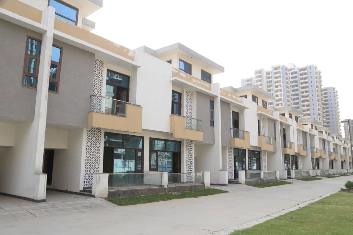 3 BHK + Servant Room Apartment For Sale in Godrej Palm Retreat