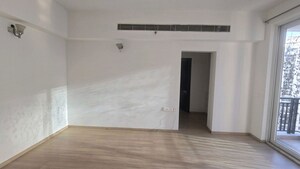 Room in 5 BHK Apartment at Omaxe The Forest Spa, Sector 43 – for Sale