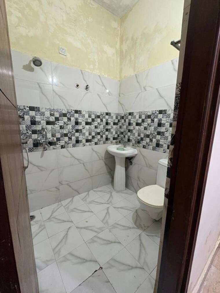 Bathroom, dhakoli 3 Bedroom 122 Sq.Ft. Apartment In Dhakoli Zirakpur 10172799