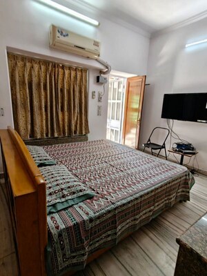 Bedroom in 2 BHK Builder Floor at Safdarjung Enclave – for Rent