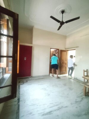 Room in  Pg at Gomti Nagar – for Rent