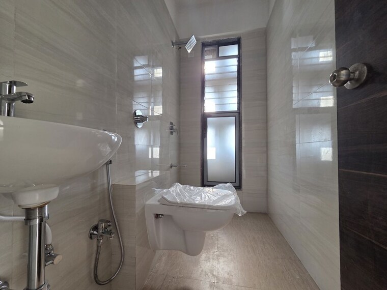 Bathroom, gulmohar-chs-goregaon 2 Bedroom 504 Sq.Ft. Apartment In Goregaon West Mumbai 10172905