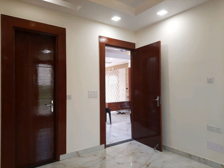 Room, parklands 4 Bedroom 300 Sq.Ft. Builder Floor In Sector 85 Faridabad 10172825