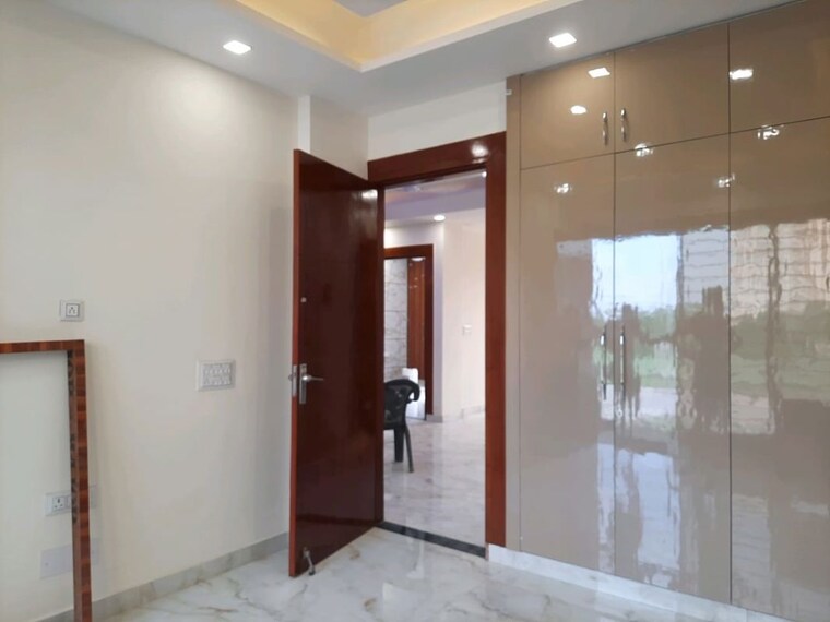 Room, parklands 4 Bedroom 300 Sq.Ft. Builder Floor In Sector 85 Faridabad 10172825
