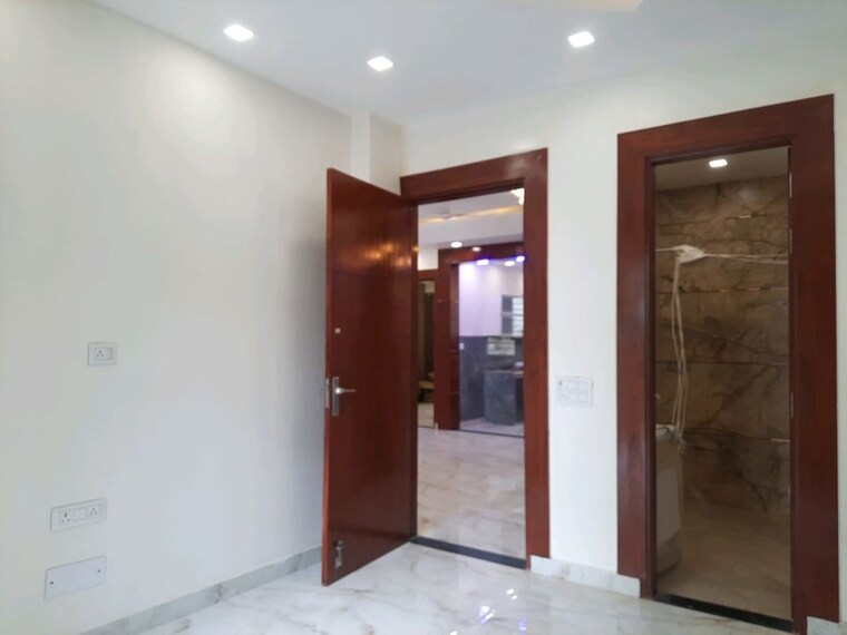 Room, parklands 4 Bedroom 300 Sq.Ft. Builder Floor In Sector 85 Faridabad 10172825