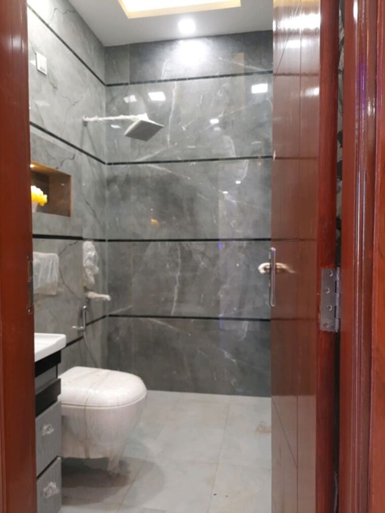 Bathroom, parklands 4 Bedroom 300 Sq.Ft. Builder Floor In Sector 85 Faridabad 10172825