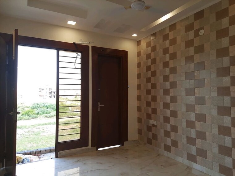Room, parklands 4 Bedroom 300 Sq.Ft. Builder Floor In Sector 85 Faridabad 10172825