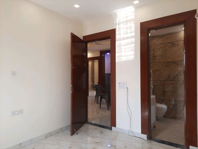 Room, parklands 4 Bedroom 300 Sq.Ft. Builder Floor In Sector 85 Faridabad 10172825