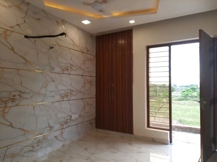 Room, parklands 4 Bedroom 300 Sq.Ft. Builder Floor In Sector 85 Faridabad 10172825