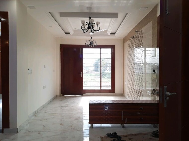 Room, parklands 4 Bedroom 300 Sq.Ft. Builder Floor In Sector 85 Faridabad 10172825