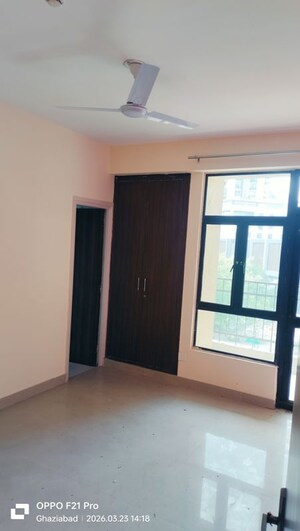 Room in 3 BHK Apartment at SG Oasis, Vasundhara Sector 2b – for Rent