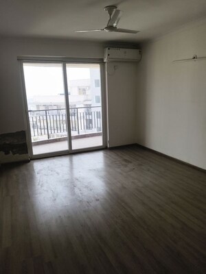 Room in 3.5 BHK Apartment at Pareena Express Heights, Sector 99 – for Rent