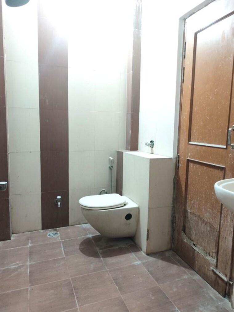 Bathroom, vineet khand Pg For Girls In Vineet Khand 10173187