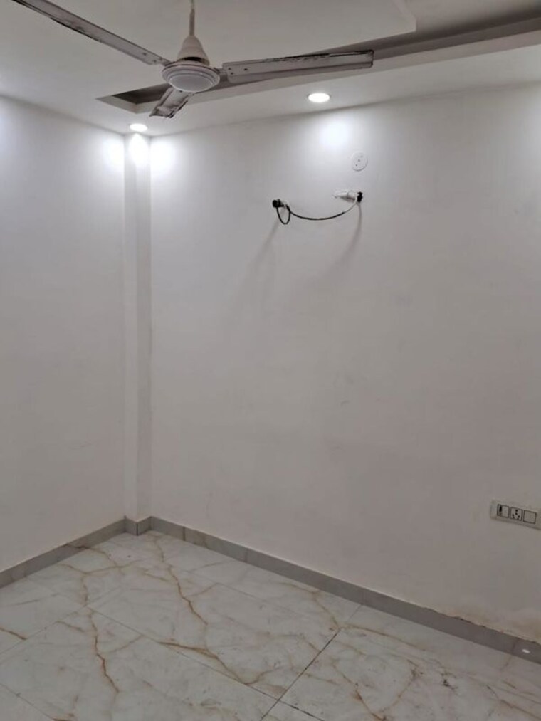 Room, jhilmil colony block c 2 Bedroom 1000 Sq.Ft. Builder Floor In Jhilmil Colony Block C Delhi 10173216