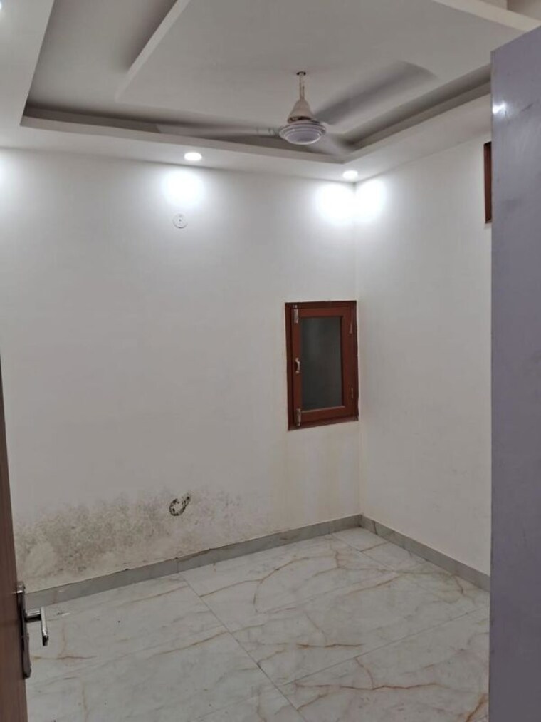 Room, jhilmil colony block c 2 Bedroom 1000 Sq.Ft. Builder Floor In Jhilmil Colony Block C Delhi 10173216