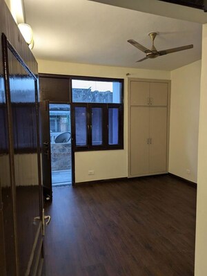 Room in 3 BHK Builder Floor at Sushant Lok Iii – for Sale