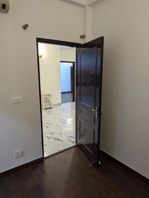 Room in 3 BHK Builder Floor at Sushant Lok Iii – for Sale