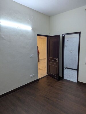 Room in 3 BHK Builder Floor at Sushant Lok Iii – for Sale